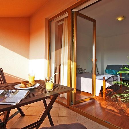 Brijunisol - 3 Apartments Top Position Near The Beautiful Beach Fazana Exterior photo