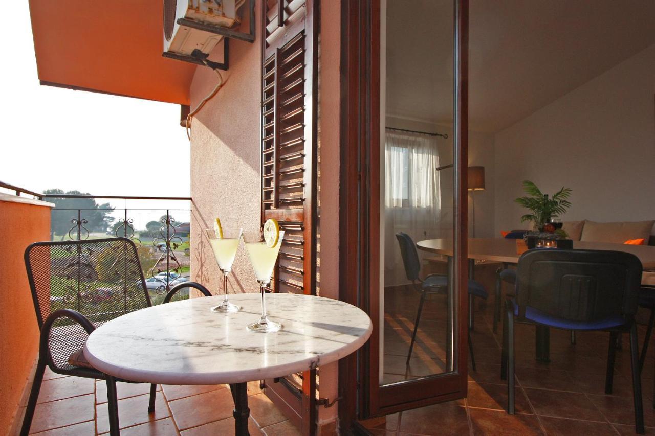 Brijunisol - 3 Apartments Top Position Near The Beautiful Beach Fazana Exterior photo