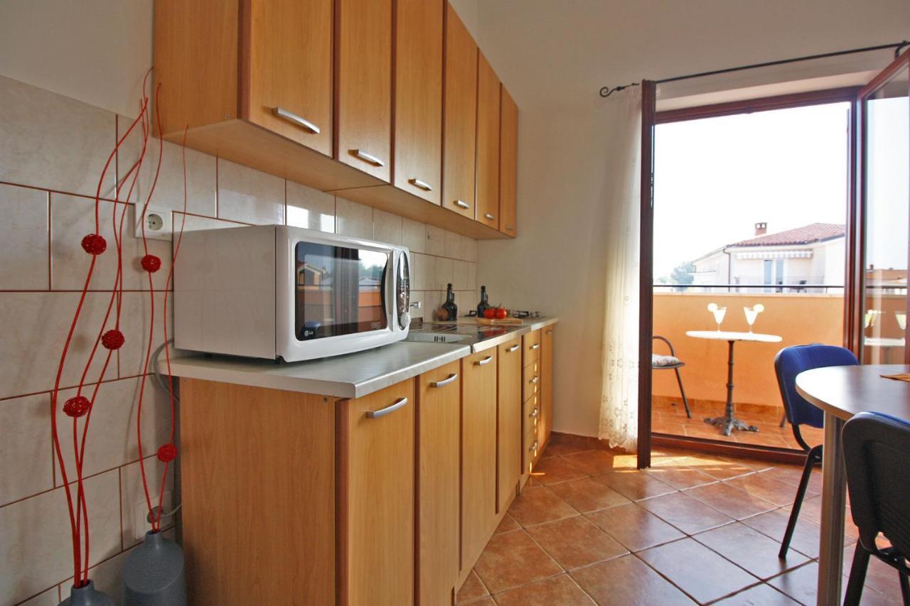 Brijunisol - 3 Apartments Top Position Near The Beautiful Beach Fazana Exterior photo