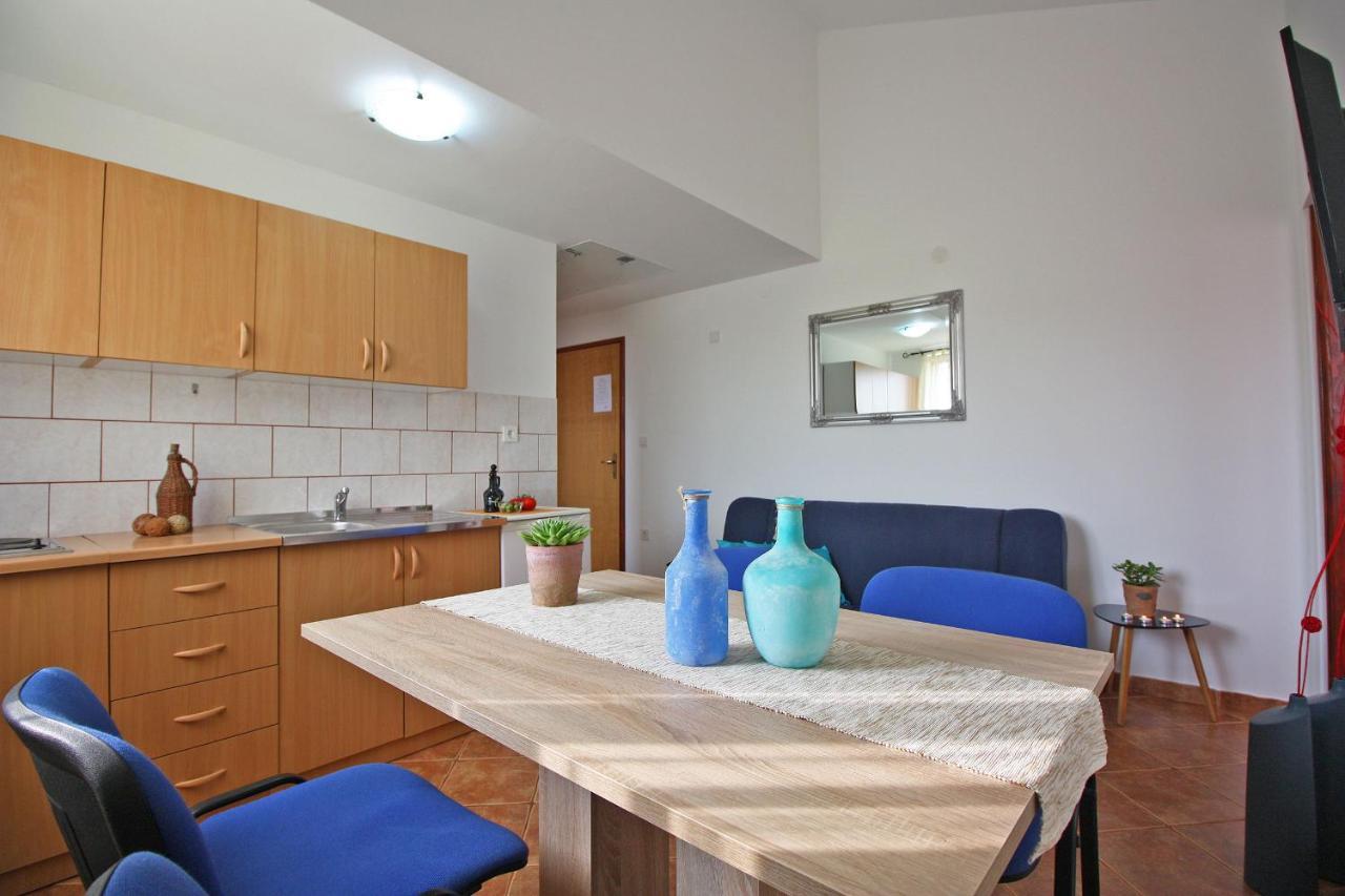 Brijunisol - 3 Apartments Top Position Near The Beautiful Beach Fazana Exterior photo