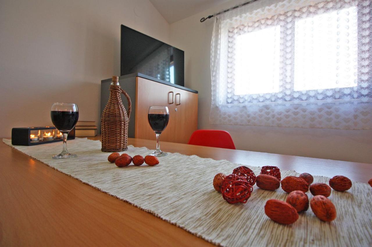 Brijunisol - 3 Apartments Top Position Near The Beautiful Beach Fazana Exterior photo