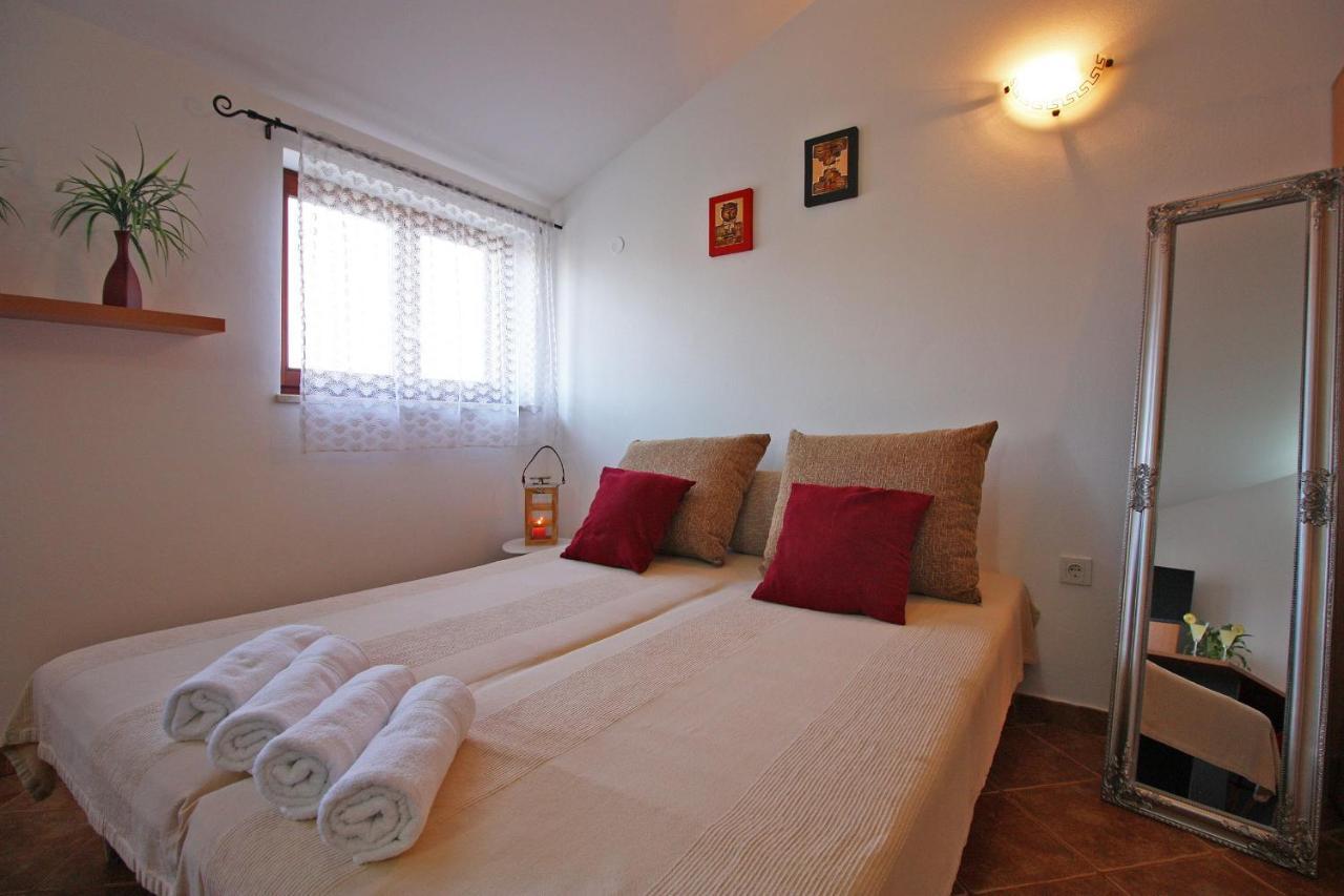 Brijunisol - 3 Apartments Top Position Near The Beautiful Beach Fazana Exterior photo