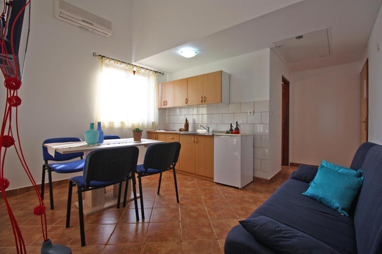 Brijunisol - 3 Apartments Top Position Near The Beautiful Beach Fazana Exterior photo