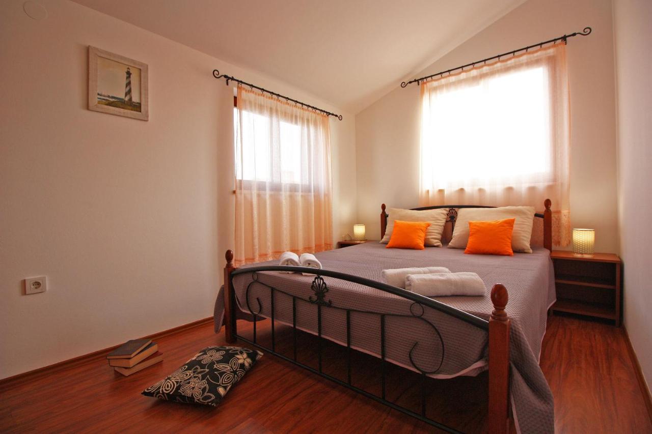 Brijunisol - 3 Apartments Top Position Near The Beautiful Beach Fazana Exterior photo