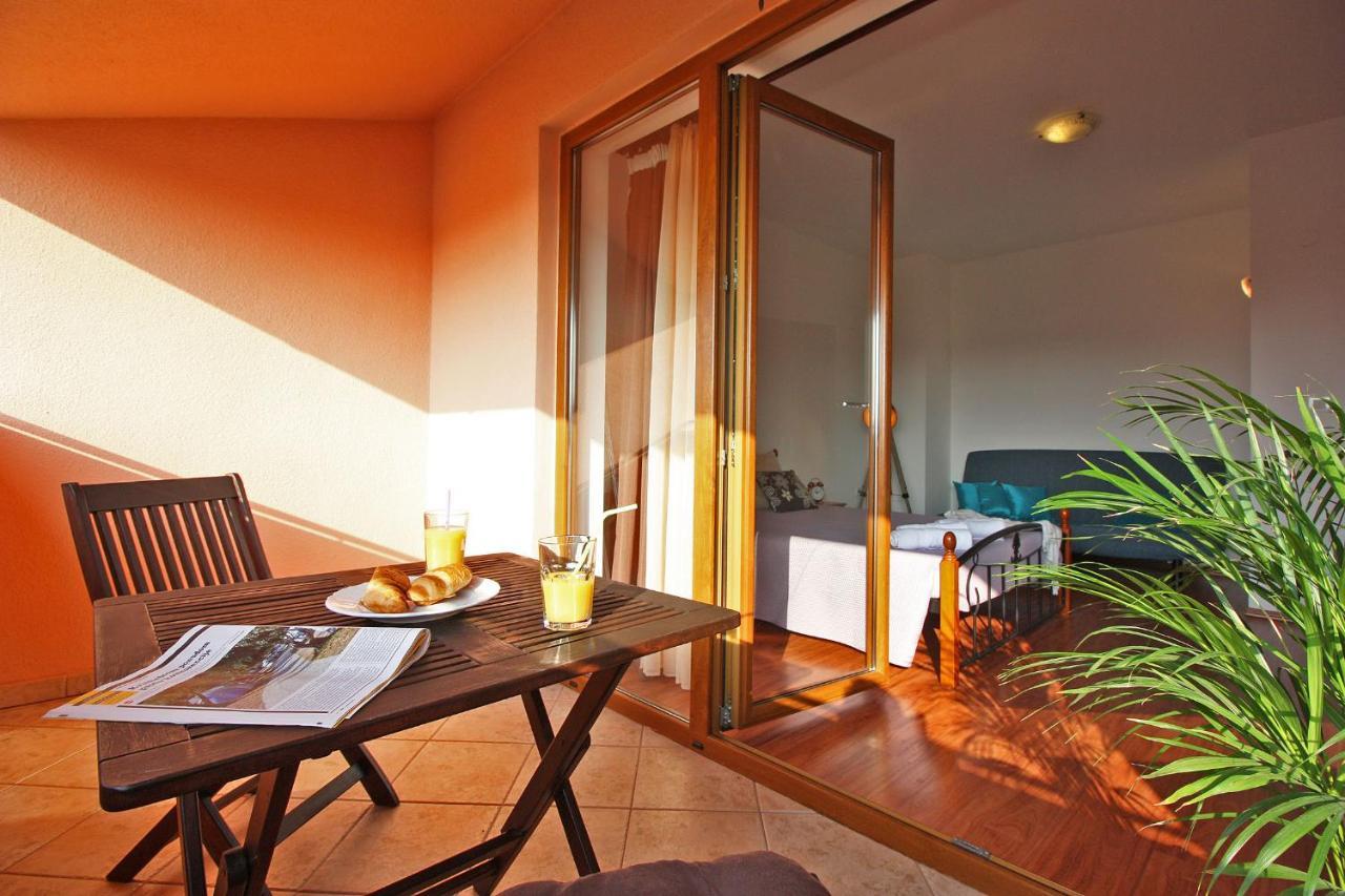 Brijunisol - 3 Apartments Top Position Near The Beautiful Beach Fazana Exterior photo