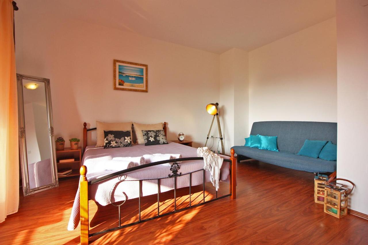 Brijunisol - 3 Apartments Top Position Near The Beautiful Beach Fazana Exterior photo