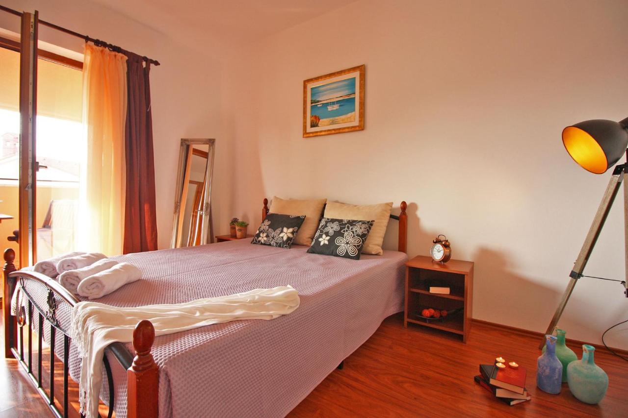 Brijunisol - 3 Apartments Top Position Near The Beautiful Beach Fazana Exterior photo