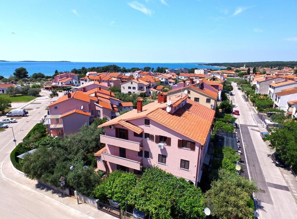 Brijunisol - 3 Apartments Top Position Near The Beautiful Beach Fazana Exterior photo